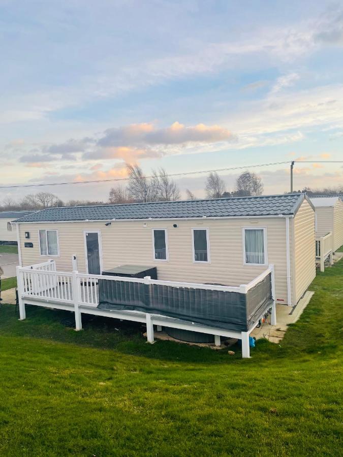 The Sunflower Luxury Caravan At Tattersall Lakes Hotell Tattershall Eksteriør bilde